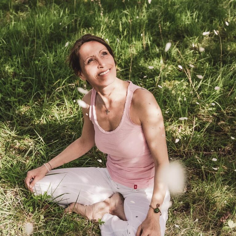 Yoga4All_Entfaltungsraum_herzberuehrung