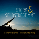 Person in Heldenposition für ganzheitliches Resilienztraining